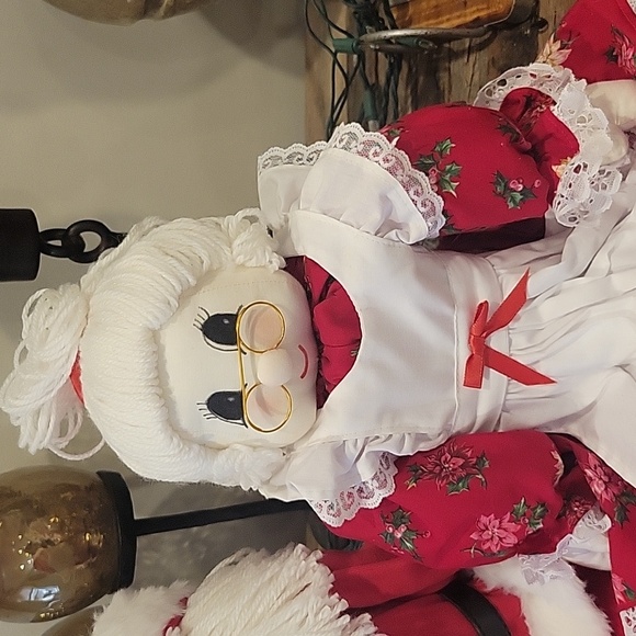 Vintage Mr and Mrs Claus Shelf Sitters - Picture 2 of 16